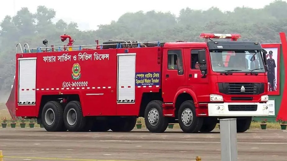 বিমানবন্দর এলাকায় বেবিচকে আগুন, নিয়ন্ত্রণে দুই ইউনিট